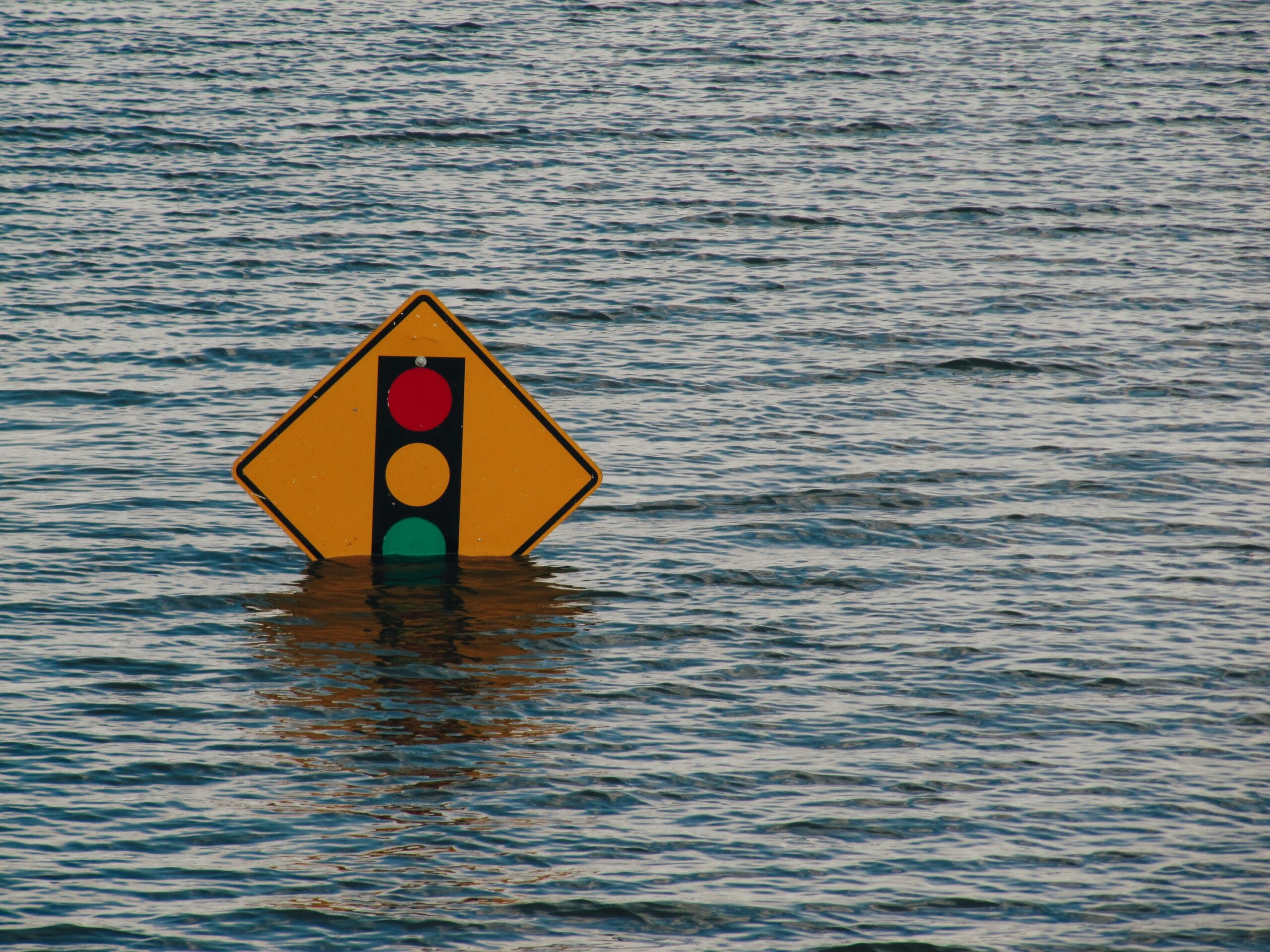 Photo by <a href="https://unsplash.com/@kellysikkema?utm_source=unsplash&utm_medium=referral&utm_content=creditCopyText">Kelly Sikkema</a> on <a href="https://unsplash.com/photos/traffic-light-sign-underwater-_whs7FPfkwQ?utm_source=unsplash&utm_medium=referral&utm_content=creditCopyText">Unsplash</a>      